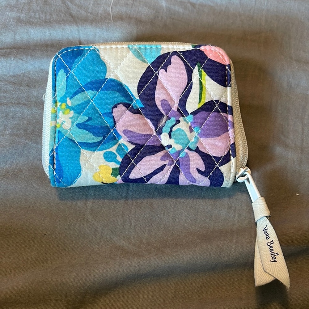 Vera Bradley zip around ID